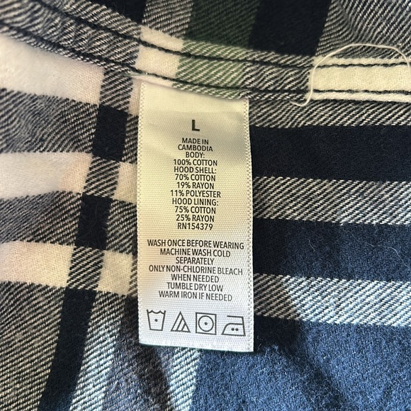 Blue plaid flannel shirt with hood by Aeropostale. - Picture 7 of 8